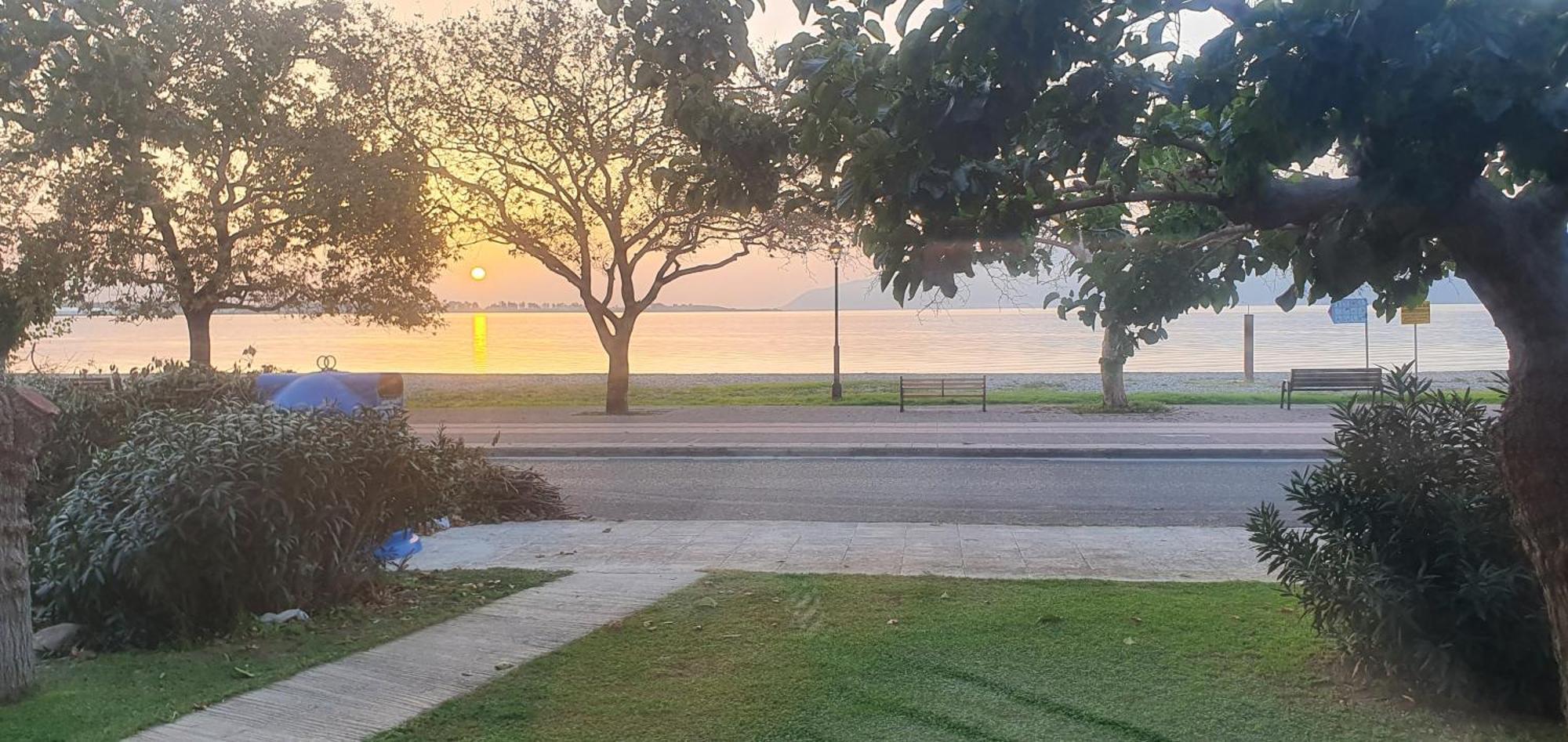 Nafpaktos Seaside Apartment المظهر الخارجي الصورة